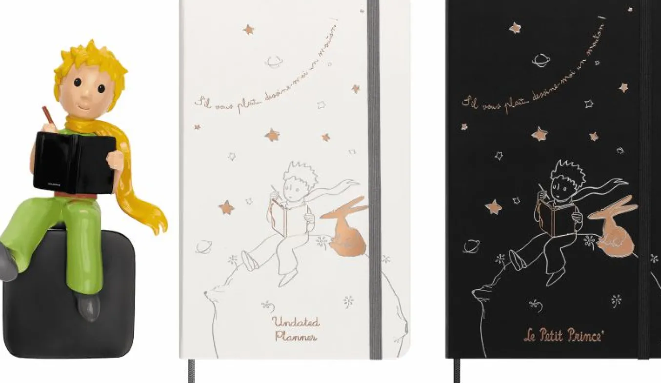 le_petit_prince_collector_2.webp Le Petit Prince Collector's Box Large ruled notebook, Large Undated Planner, Le Petit Prince statuette, Gift Box Black