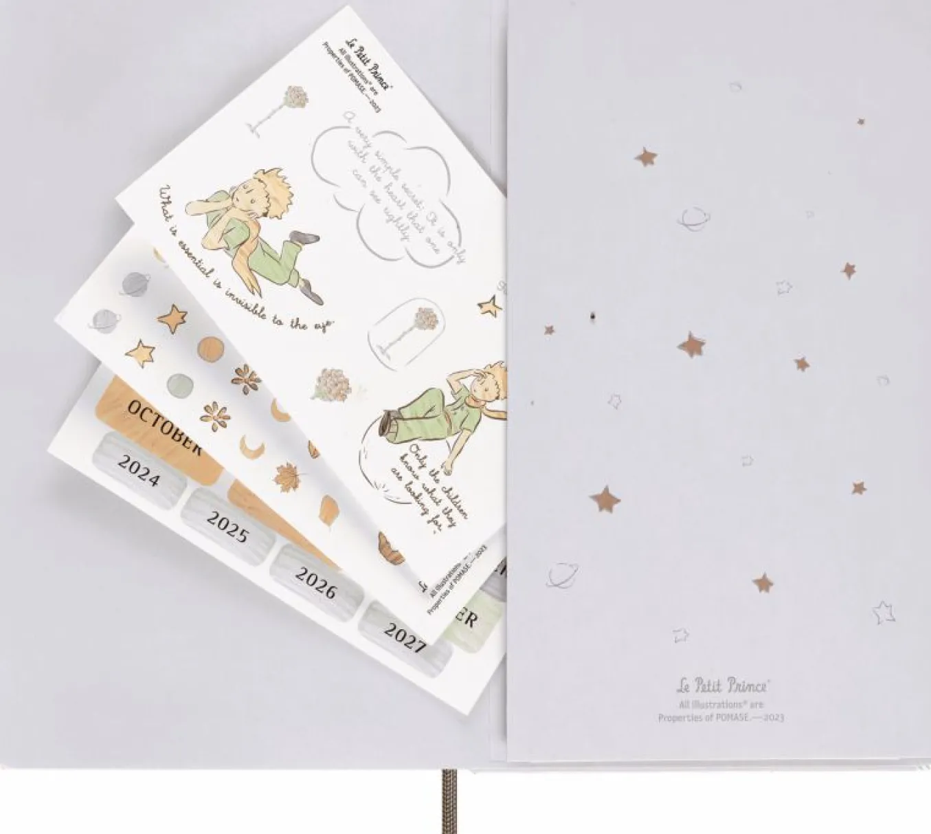 le_petit_prince_limited_e_7.webp Le Petit Prince Limited Edition Set Large ruled notebook, Large Undated Planner, with Gift Box Grey
